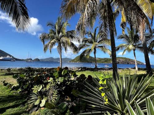 Terre-de-Haut House | Bungalow Sucrier, les pieds dans l'eau