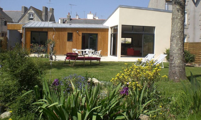 Guilvinec Villa | Bungalow with large garden in the city center