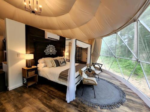 Carbon Hill House | Bunny Bungalow Romantic Getaway in a Spacious Geodome