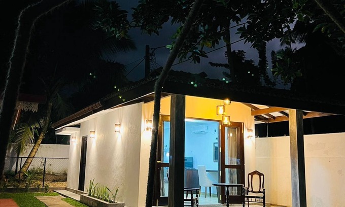 Hikkaduwa House | Bunty Residence Ambalangoda, 3 minutes walking to Madampe beach & green garden.