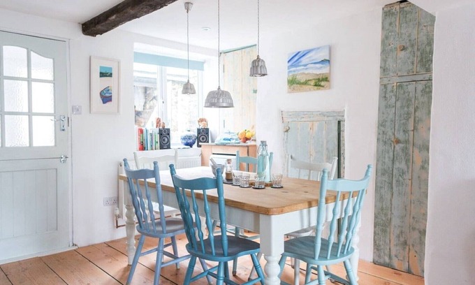 Burgh Island Cottage | Burgh Island /Bigbury on Sea Views /Beach 100 m: Cosy Old Coastguard's Cottage