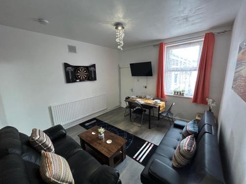 West Bromwich House | Burlington House - Luxury Home for Contractors