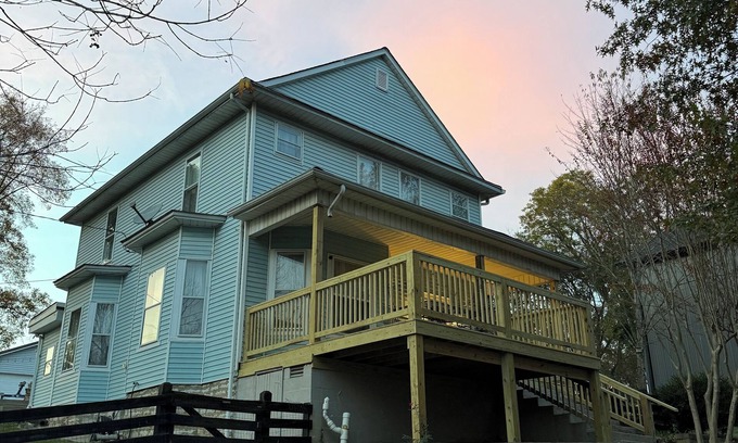 Burnside House | Burnside Boathouse – Cozy 5 Bedroom Lake Retreat Steps from Marina & Local Eats