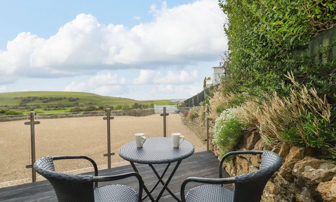 Bridport Cottage | BURTON BAY, pet friendly, luxury holiday cottage in Burton Bradstock