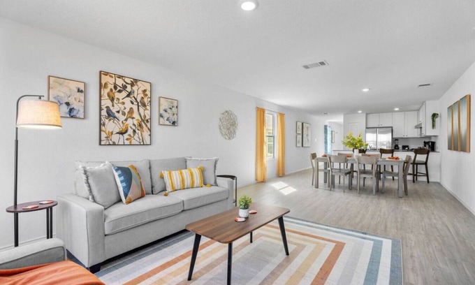 New Braunfels House | Business Haven in New Braunfels with 5 Beds