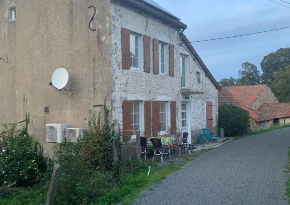 Busset House | Busset Liages situé dans le Bourbonnais 1 chambres lit double et un clic clac