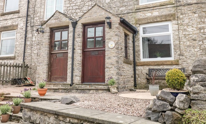 Buxton Cottage | BUTTERCUP COTTAGE, pet friendly, with a garden in Buxton