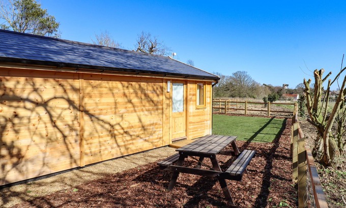 Theberton Cottage | BUTTERCUP LODGE, pet friendly, with a garden in Leiston