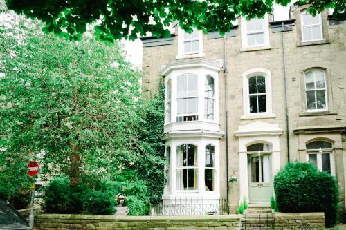 Buxton House | Buxton Bliss - Spacious 5 Bedroom House