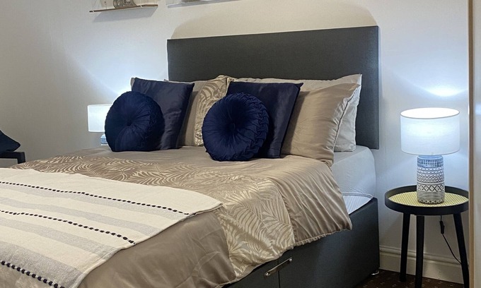 Huddersfield Apartment | Bv Homely Studio Fourteen At Deighton Huddersfield