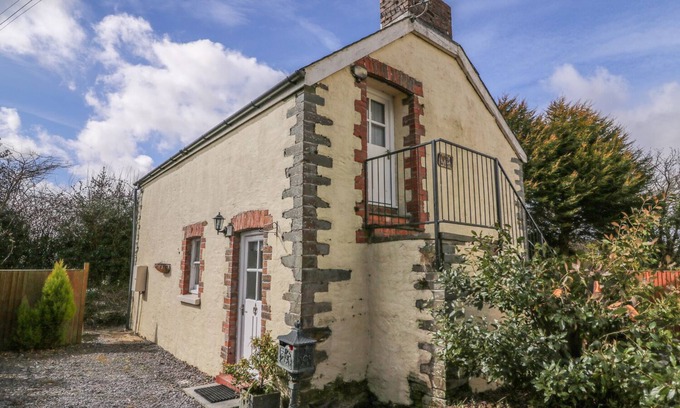 Crymych Cottage | BWTHYN Y JACDO, pet friendly, character holiday cottage in Crymych