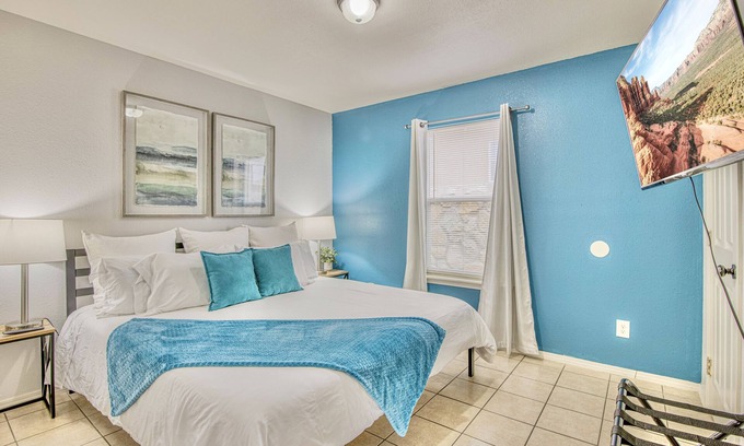 Biggs Field Apartment | ✨ BY FORT BLISS: 2 KING BEDS, FAST WIFI, FULL BATH, LAUNDRY