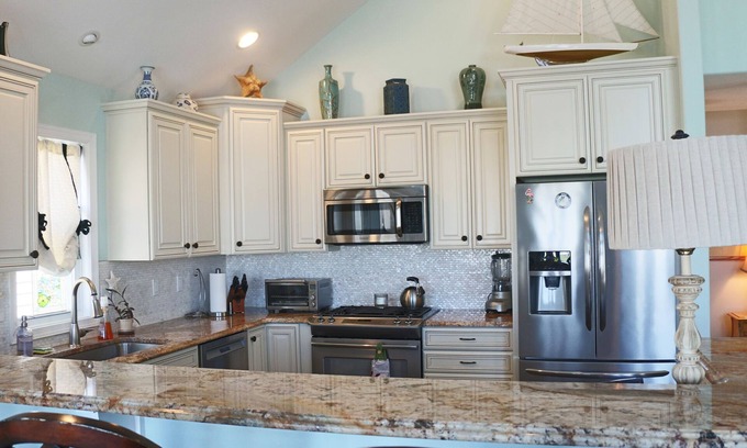 Wildwood House | By the Bay Beautiful and Quiet 4 Bedroom Shore House with Fenced In Back Yard
