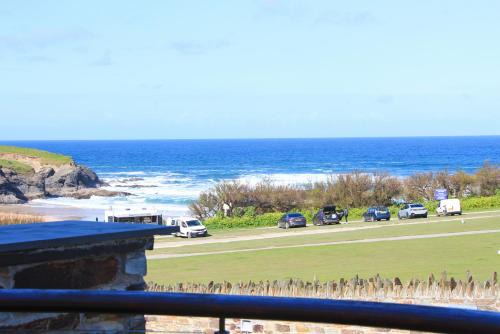 Treyarnon Apartment | BY THE BEACH, The Quies, Beach House