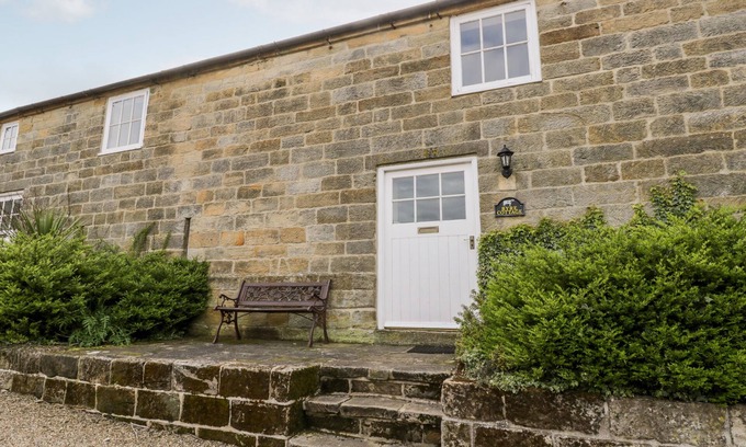 Briggswath Cottage | BYRE COTTAGE, pet friendly, character holiday cottage in Fylingthorpe