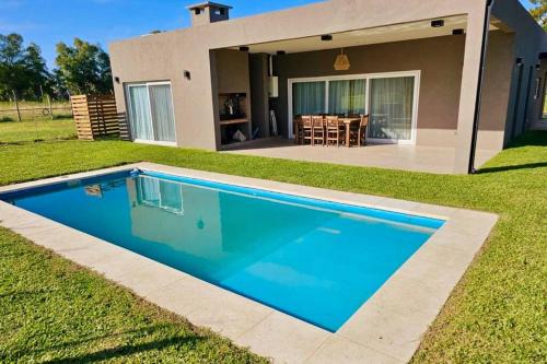 Presidente Derqui Villa | Cálida, amplia y espaciosa Casa