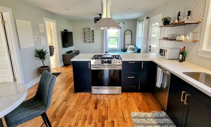 Lawrence House | [C] 2-Min from Lawrence City Style & CountryPeace