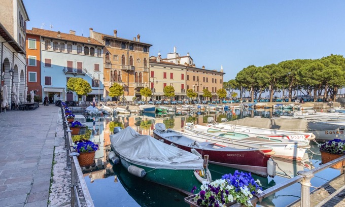 Desenzano del Garda City Centre Apartment | C'era una volta in centro by Wonderful Italy