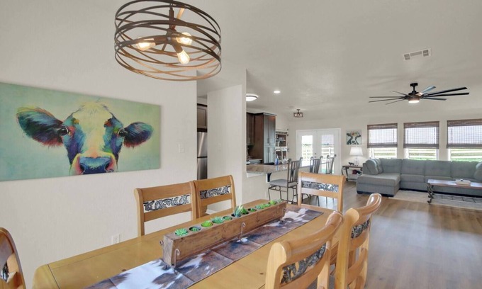 Taylor House | Caühaüs (Cow House) in Taylor TX