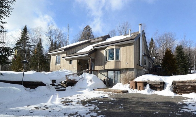 Sainte-Marguerite-du-Lac-Masson House | Lakeview Cottage