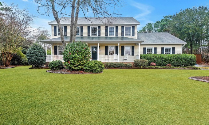 Wilmington House | CA Style Sanctuary 4BR3BA house with Heated Saltwater Pool and Hot Tub