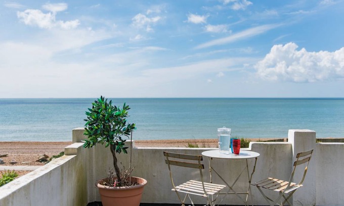 Folkestone Cottage | Cabin ∙ 1 bedroom ∙ 2 guests