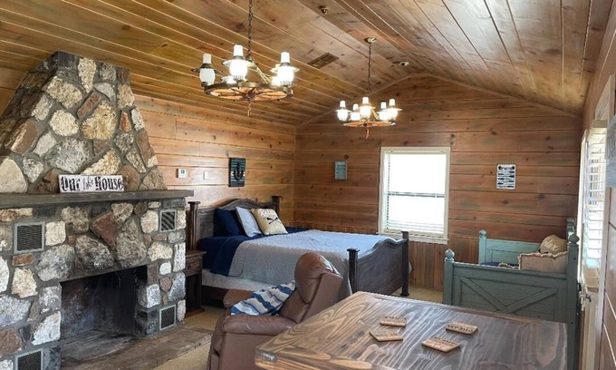 Dennis Cabin | Cabin 1 on Stony Point Resort
