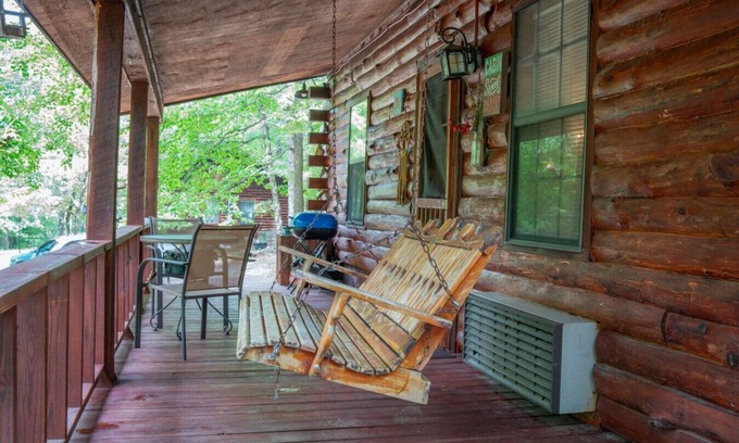 Eureka Springs Cabin | Cabin 11Redbud Valley+Jacuzzi Tub+Deck+Pond+Trails