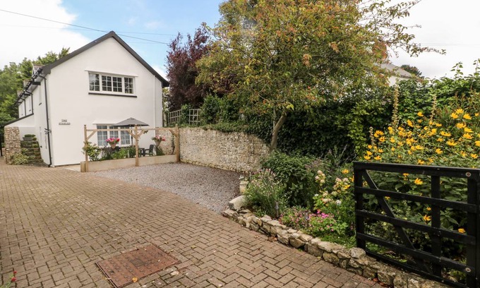 Saint Athan Cottage | Cabin ∙ 2 bedrooms ∙ 4 guests