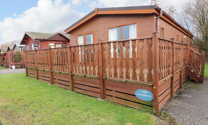 South Lakeland Leisure Village Cottage | Cabin ∙ 2 bedrooms ∙ 4 guests
