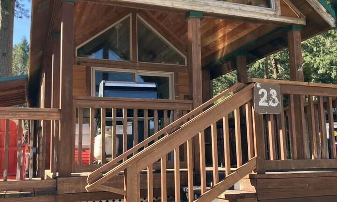 Ashland House | Cabin #23 at Hyatt Lake Resort
