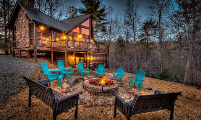 Morganton Cabin | Cabin ∙ 3 bedrooms ∙ 9 guests