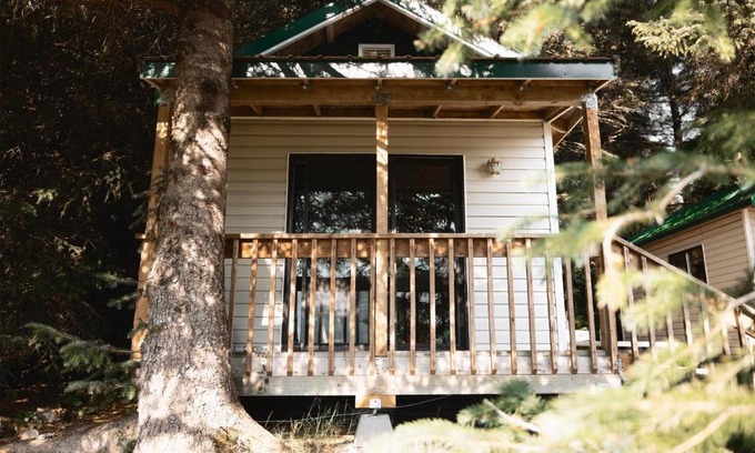 Haines House | Cabin 3 Lynn View Lodge