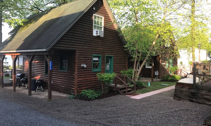 North Bay Cabin | Cabin 3 Waterfront - Three Pines Lodging & Marina