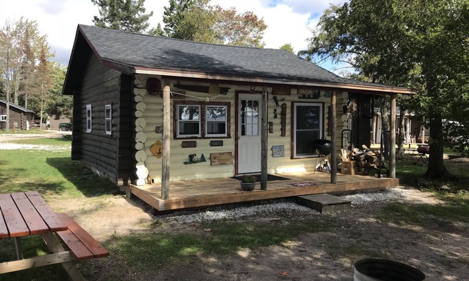 Moran Cabin | Cabin #5 On Beautiful Brevort Lake