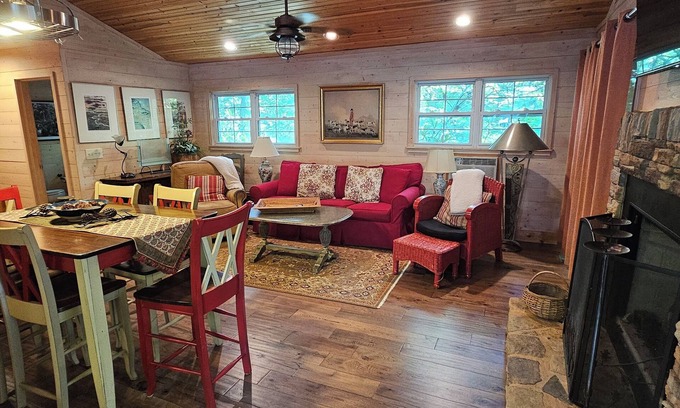 Highlands Cabin | Cabin Bascom - Walk to town, tankless hot water heater and new central HVAC!n