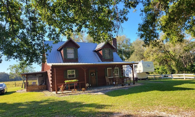 Dover Cabin | Cabin close enough but far enough to be peaceful