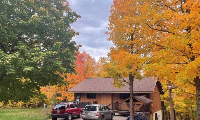 Bessemer Cabin | Cabin Fevers 1 @BigPowderhorn~ Sauna, Pet Friendly, Close to Trails & Fire Pit