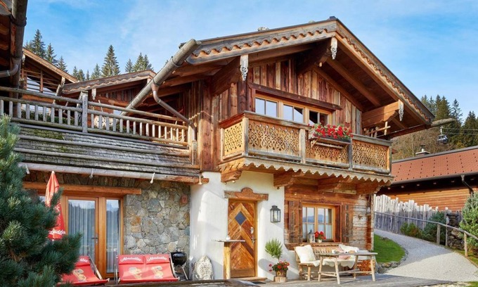 Hundsdorfl Apartment | Cabin for 6-8 persons (3 bedrooms, 3 bathrooms, 4 WC) - Almdorf Flachau and Promi Alm