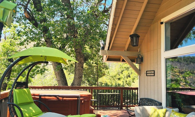 Cascadel Woods Cabin | Cabin/hotub next to a Creek near Bass lake, 45/min to Yosemite south gate