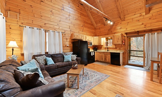 Logan Cabin | Cabin In Hocking Hills! Pet Friendly, Hot Tub, Secluded.