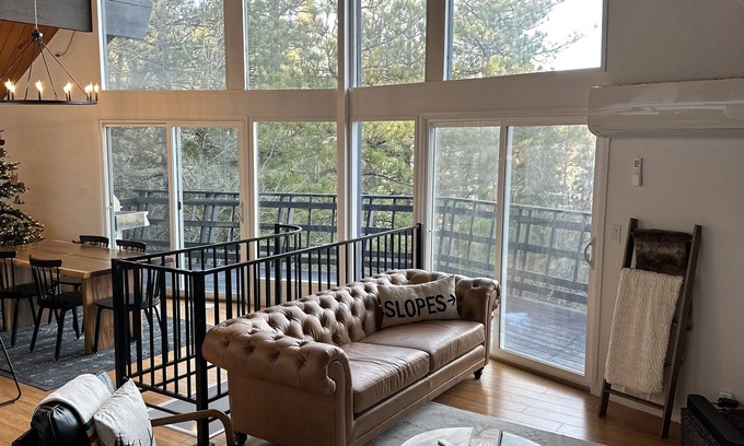 Lake Arrowhead Cabin | Cabin in Lake Arrowhead with beautiful mountain views! Newer listing!