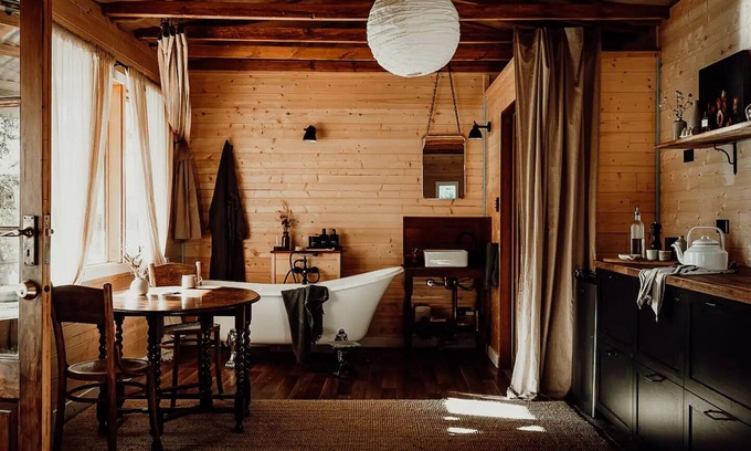 Jindabyne Cabin | Cabin in the Snowy Mtns - 5 mins > Jindabyne
