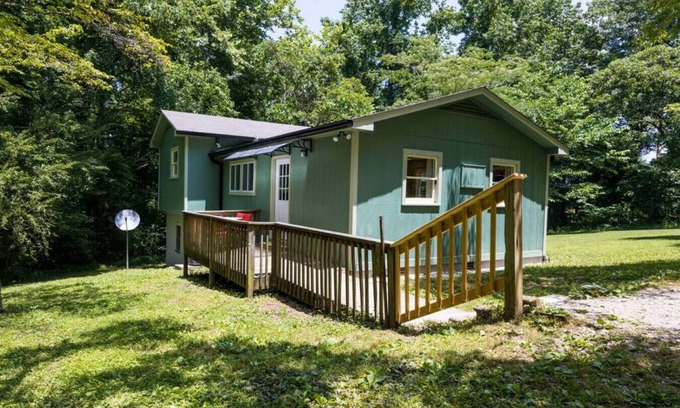 Dickson Cabin | Cabin in the Woods: 3bed 1bath, Outdoor Fire Pit