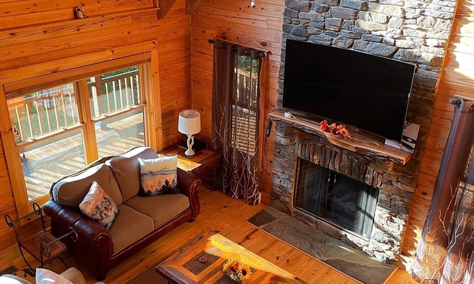 Deep Gap Cabin | Cabin log home w view, hot tub, game room. Community pool 4 bedroom Sleeps 10-12