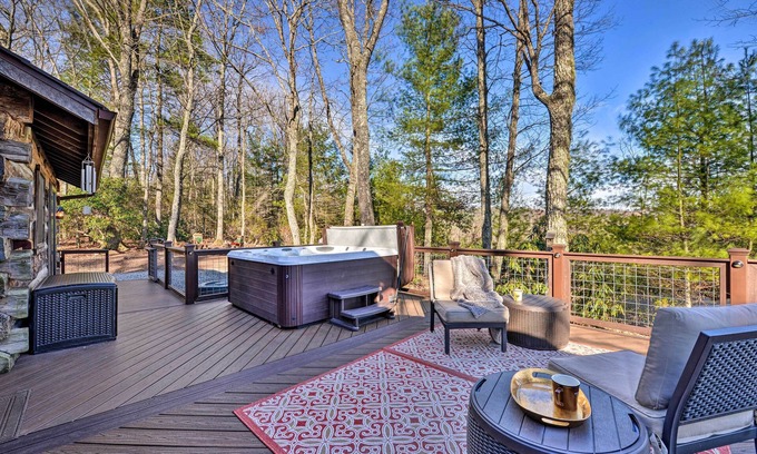 Fleetwood Cabin | Cabin Near Boone w/Hot Tub & Mountain Views