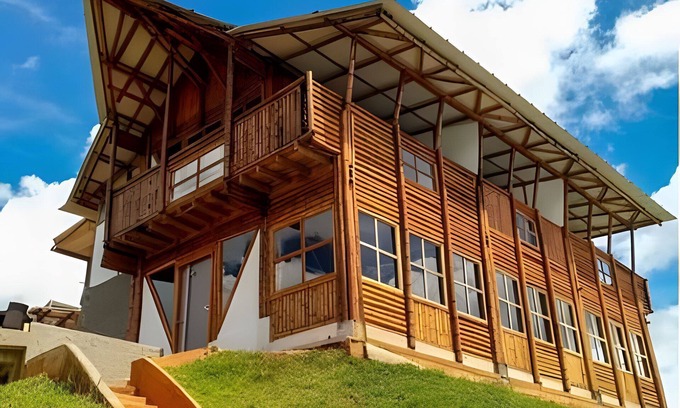 Calima Hotel | Cabin on the Shores of Lake Nature & Fun