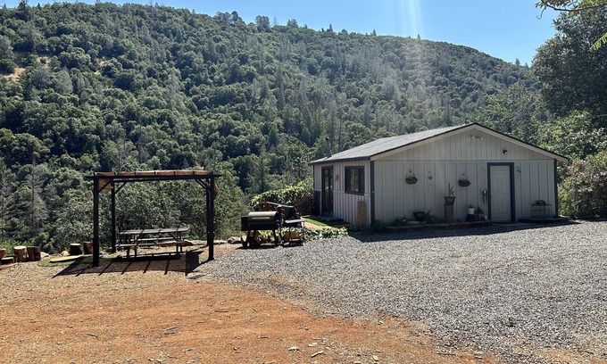Placerville Cabin | Cabin Retreat near whitewater rafting & nature hiking, apple hill & main street.