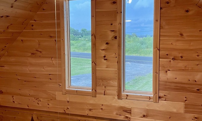 Potsdam Cabin | Cabin Retreat on Elm Street- 5 minutes from Potsdam Universities