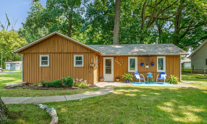 Clarklake Cabin | Cabin, rustic elegance w/hot tub, lake access